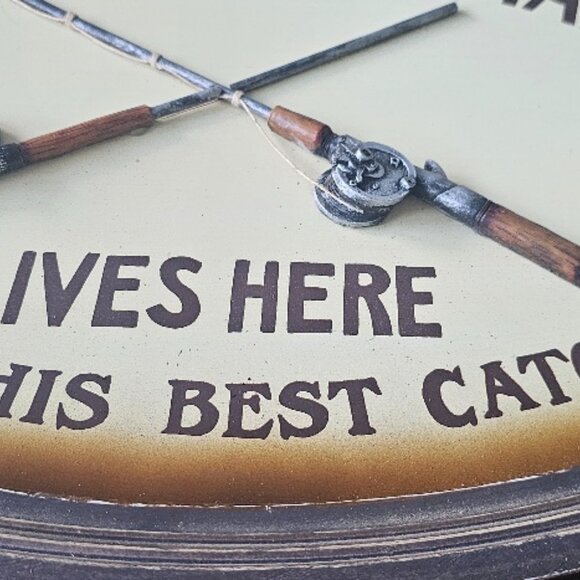 Wood 3D Sign Wall Fishing Plaque AN OLD FISHERMAN LIVES HERE WITH HIS BEST CATCH - Picture 4 of 5